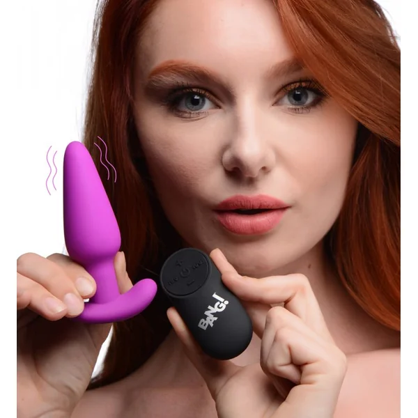 BANG! 21X VIBRATING SILICONE BUTT PLUG W/ REMOTE PURPLE